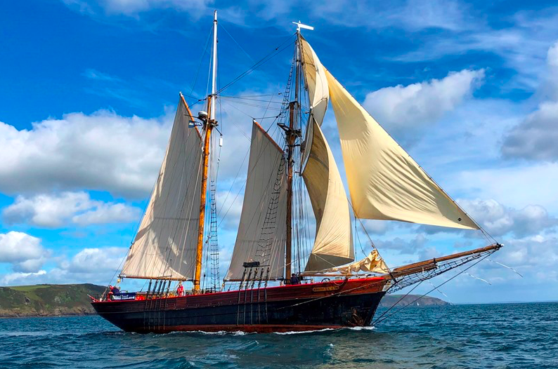 The Christmas Schooner 2022 Tall Ship Sailing Into Saundersfoot In 2022! - Saundersfoot Connect